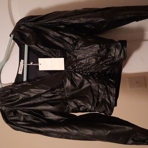 A WOMAN  LONGSELVE TOP